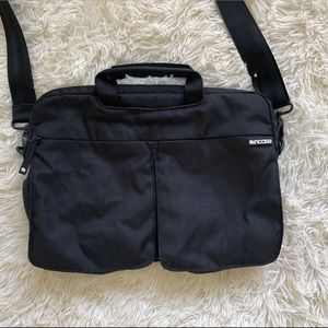 Incase laptop bag fits 13" Macbook